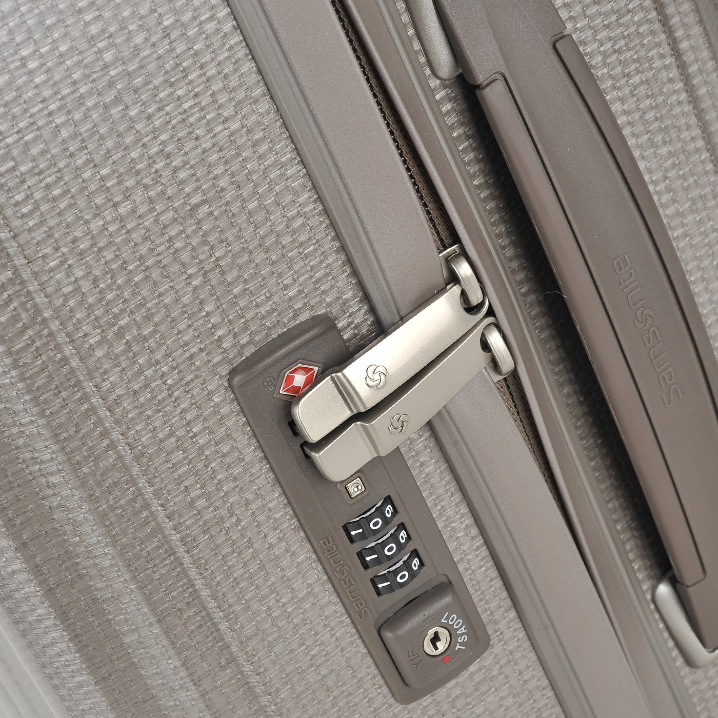 Чемодан маленький S из материала Curv с кодовым замком Samsonite Lite-Cube