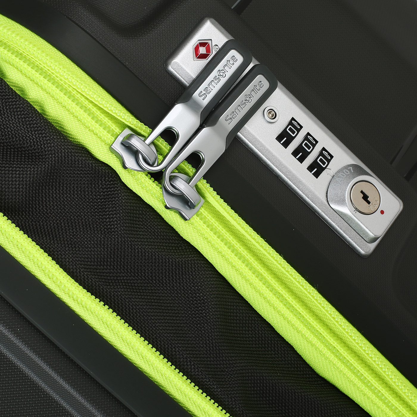 Чемодан очень большой XL из полипропилена с кодовым замком Samsonite Flux