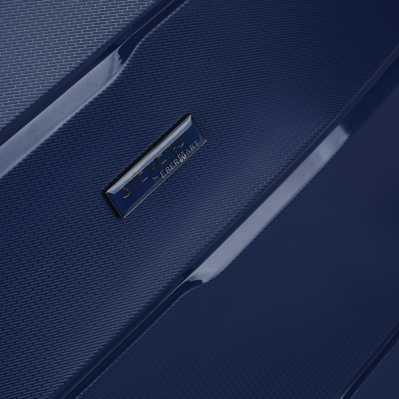 Чемодан большой L из полипропилена с кодовым замком Stevens Soho 2.0