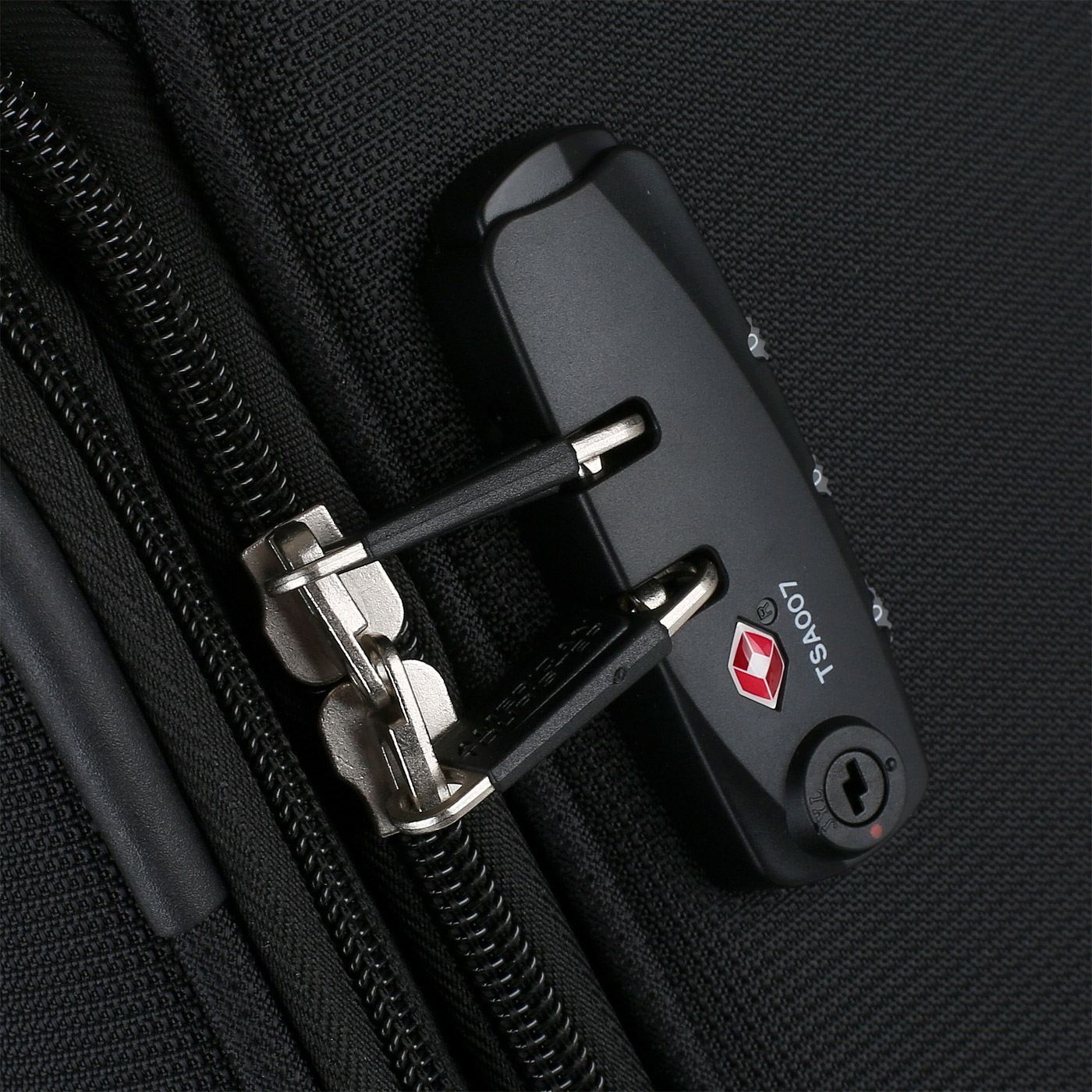 Чемодан большой L тканевый с кодовым замком American Tourister Oregon