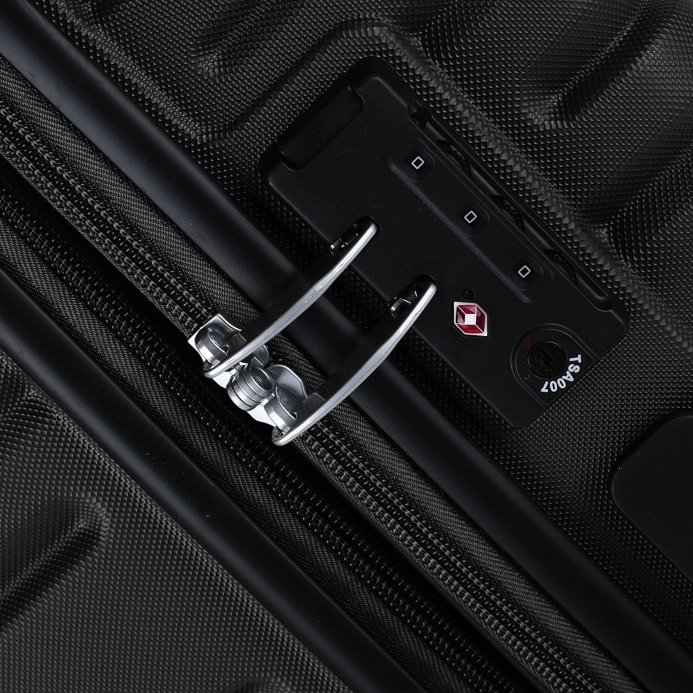 Чемодан большой L из ABS-пластика с кодовым замком American Tourister Aero Racer