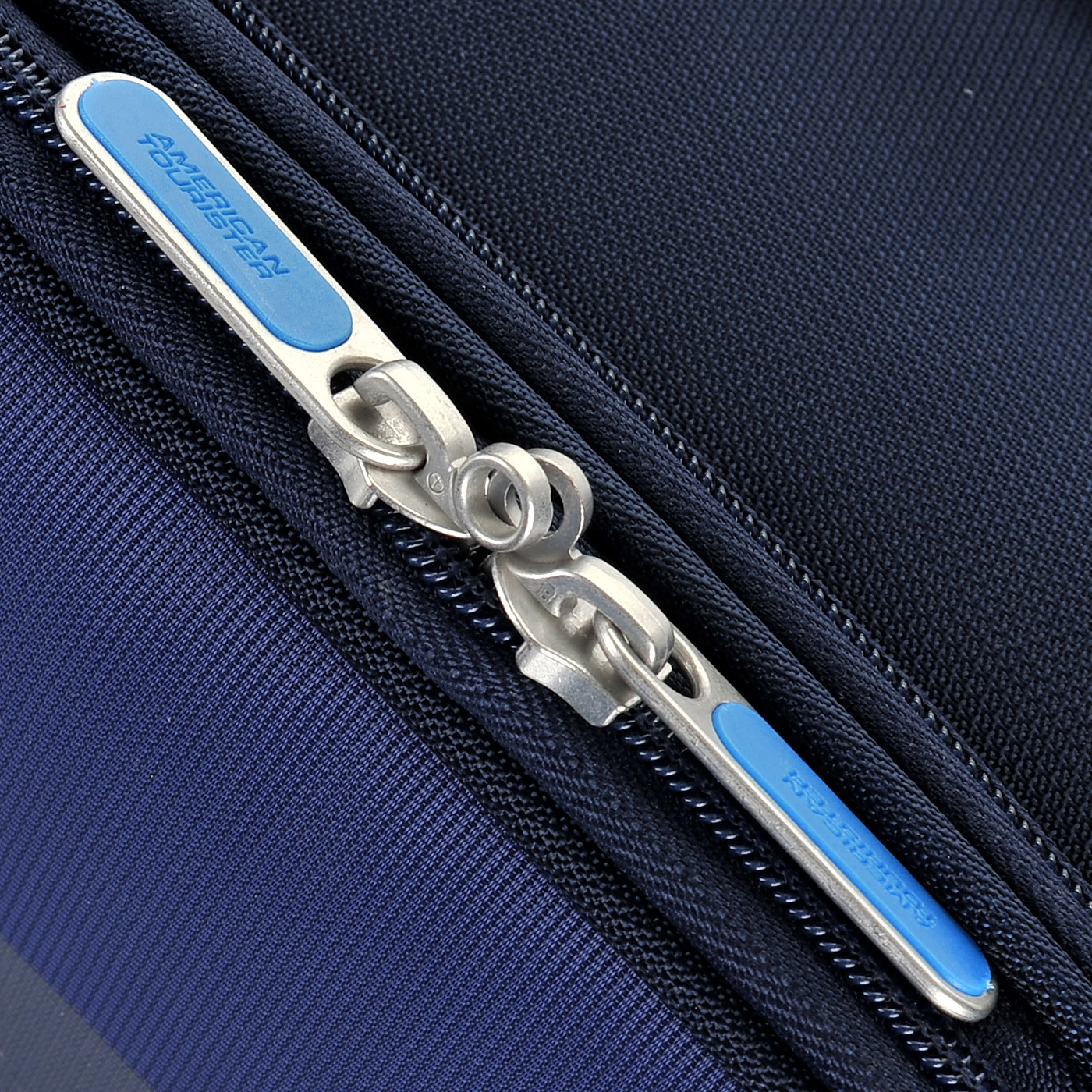 Чемодан  тканевый American Tourister Herolite