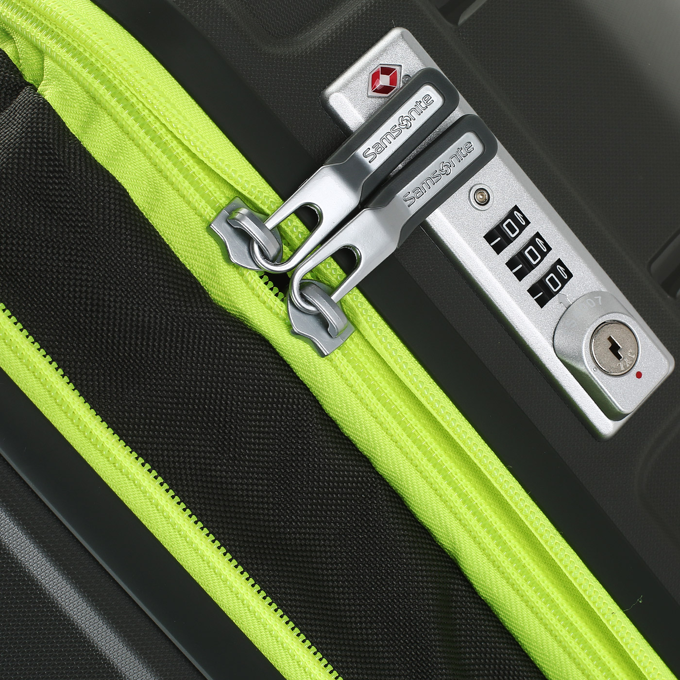 Чемодан большой L из полипропилена с кодовым замком Samsonite Flux