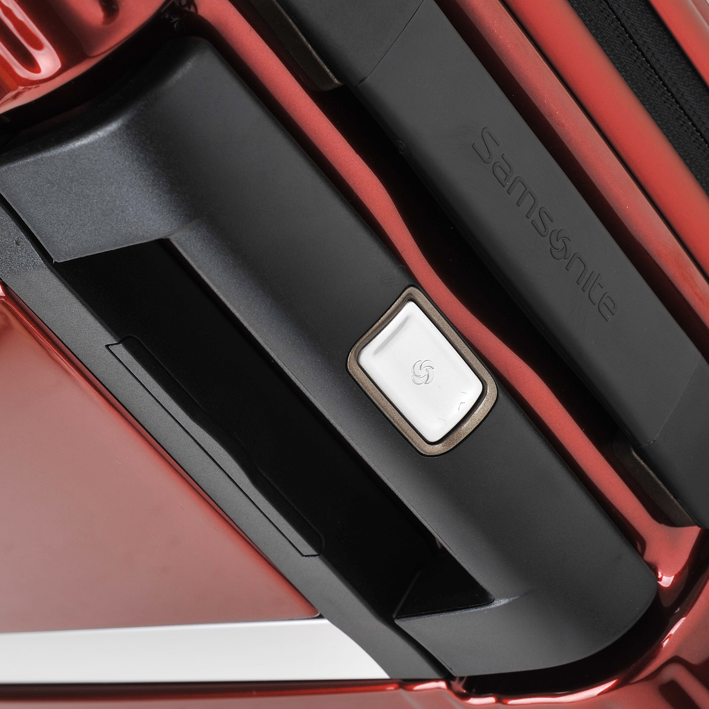 Чемодан для ручной клади из поликарбоната Samsonite Neopulse