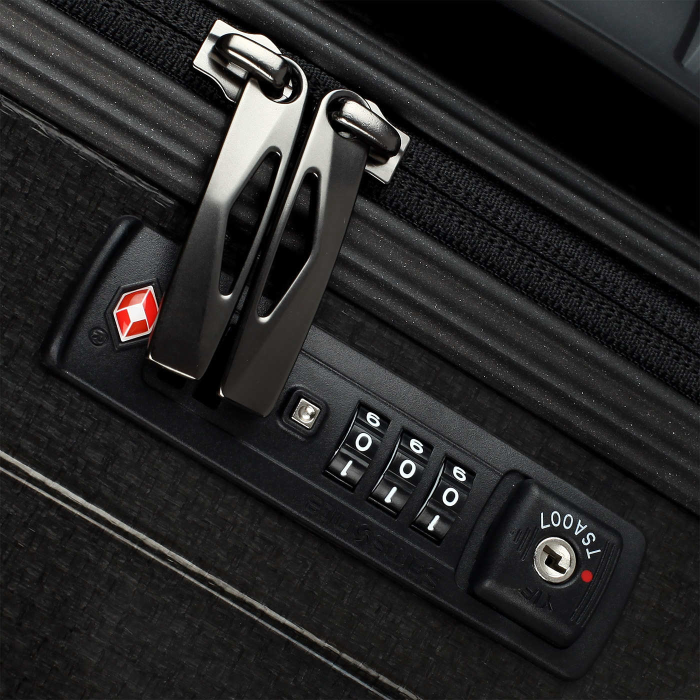 Чемодан большой L из материала Curv с кодовым замком Samsonite Cosmolite