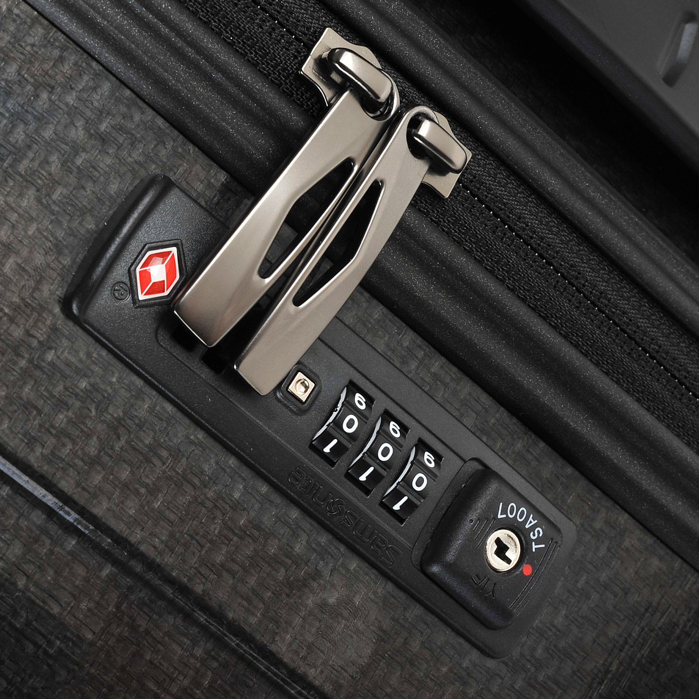 Чемодан очень большой XL из материала Curv с кодовым замком Samsonite Cosmolite