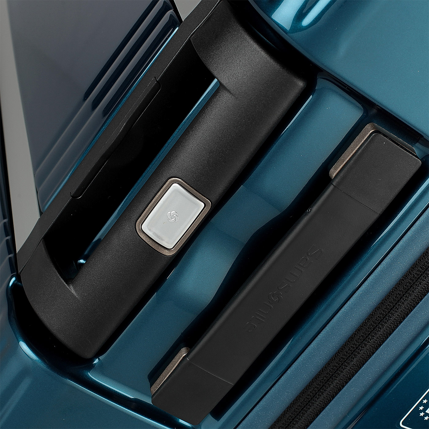 Чемодан средний M из поликарбоната с кодовым замком Samsonite Neopulse