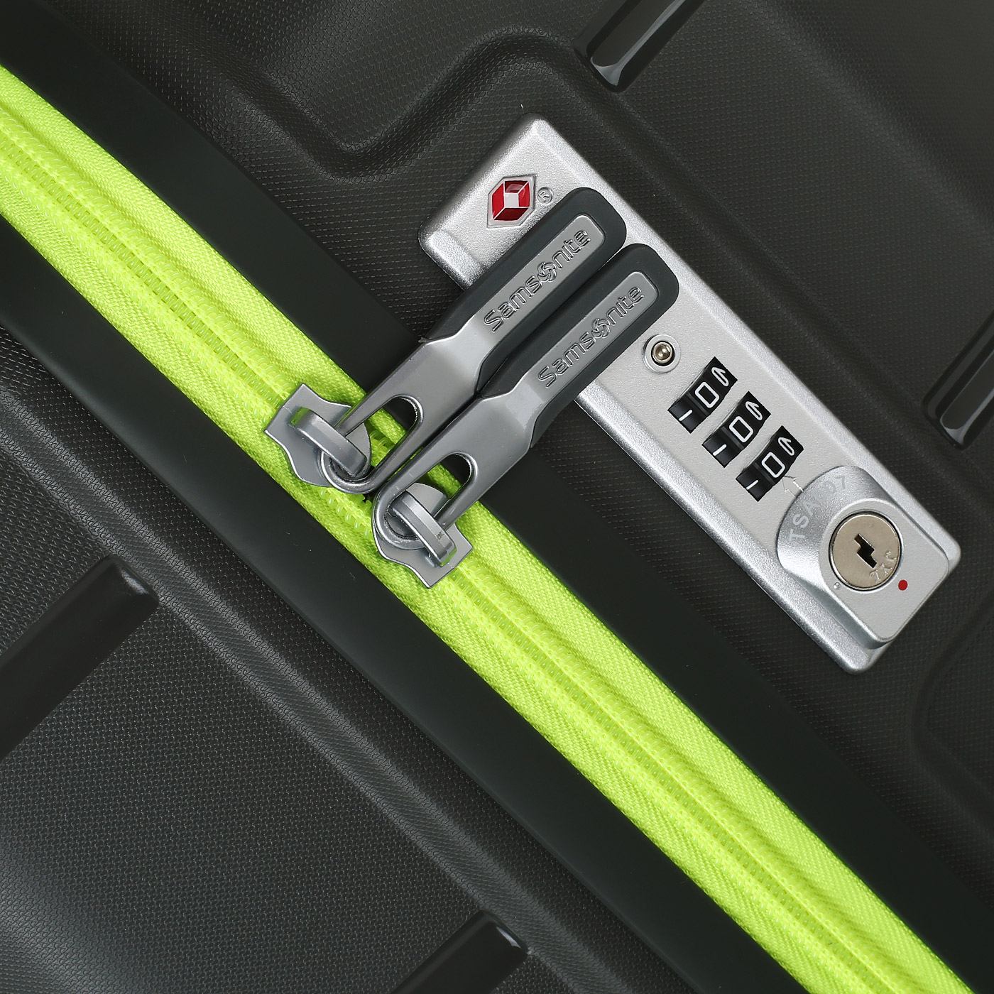 Чемодан большой L из полипропилена с кодовым замком Samsonite Flux